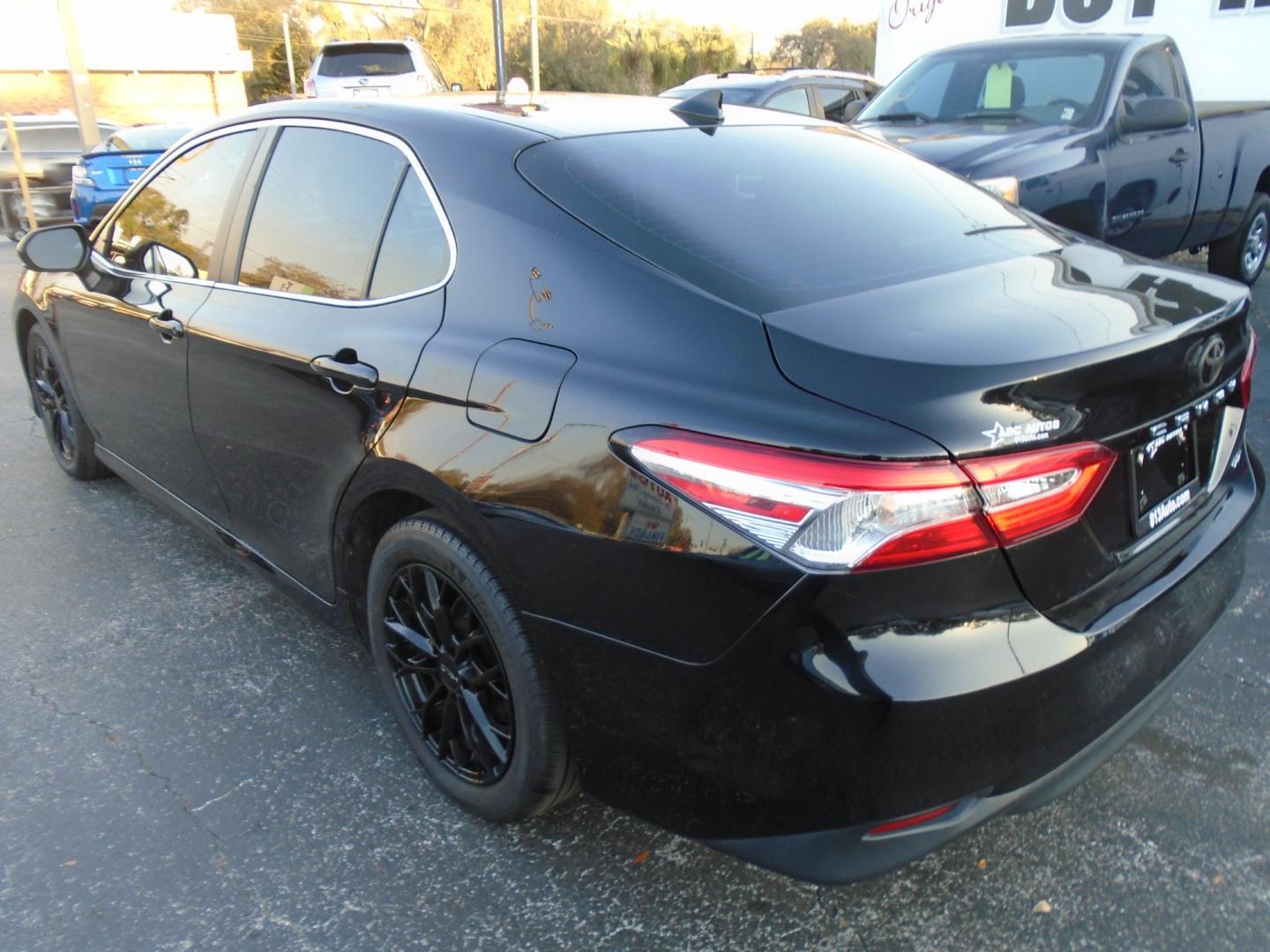 2020 Toyota Camry LE (4T1C11AK0LU) with an 2.5L L4 DOHC 16V engine, 8A transmission, located at 6112 N Florida Avenue, Tampa, FL, 33604, (888) 521-5131, 27.954929, -82.459534 - Photo#4